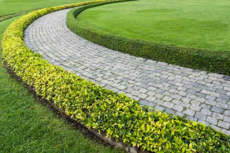 Faire un dallage en pierre naturelle dans une entrée de villa, La Cadière-d'Azur, Home Creative