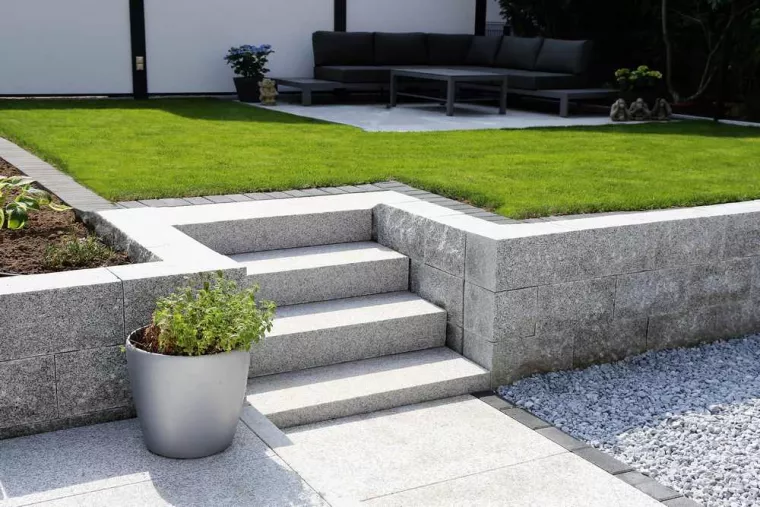 Prestataire pour la construction d'un escalier extérieur en pierre naturelle dans un jardin de résidence, La Cadière-d'Azur, Home Creative